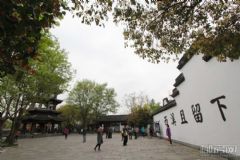 á ԹŷȻⷱġáеĳȴһòǳԭʼġǡϪˮǧ˲1000ǰθԹСˮ«ѩϪԻϪ¡